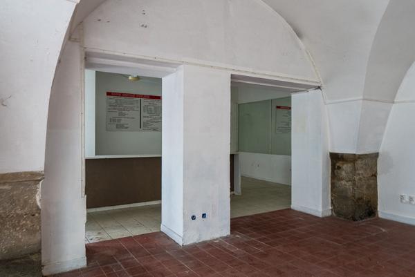 CARCASSONNE – CARNOT Ensemble traversant 191m² local avec vitrine, studio et garage indépendants
