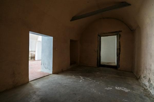 CARCASSONNE – CARNOT Ensemble traversant 191m² local avec vitrine, studio et garage indépendants