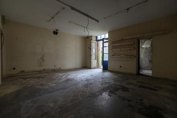 CARCASSONNE – CARNOT Ensemble traversant 191m² local avec vitrine, studio et garage indépendants