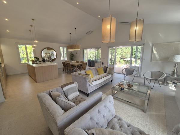 Maison 7 pièce(s) 6 chambre(s) 261 m²