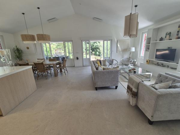 Maison 7 pièce(s) 6 chambre(s) 261 m²