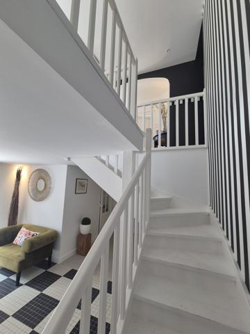 Maison 7 pièce(s) 6 chambre(s) 261 m²