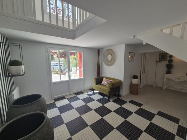 Maison 7 pièce(s) 6 chambre(s) 261 m²