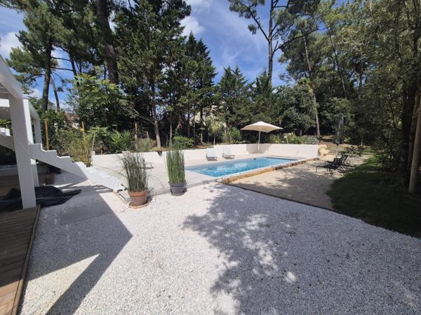 Maison 7 pièce(s) 6 chambre(s) 261 m²