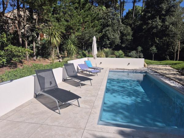 Maison 7 pièce(s) 6 chambre(s) 261 m²