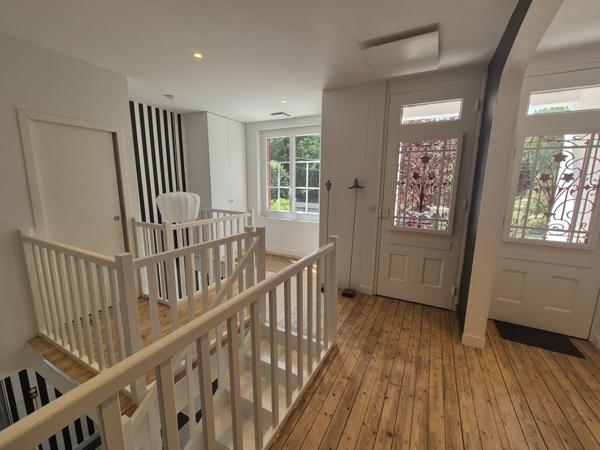 Maison 7 pièce(s) 6 chambre(s) 261 m²