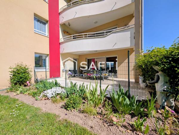 Appartement rez-de-jardin dans résidence avec piscine et court de tennis