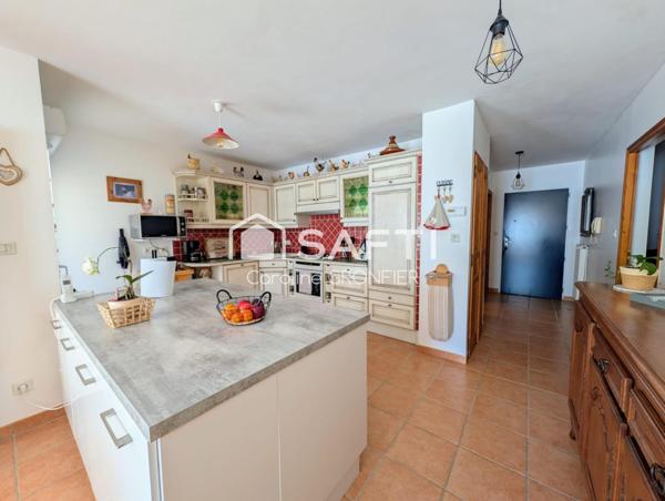 Appartement rez-de-jardin dans résidence avec piscine et court de tennis
