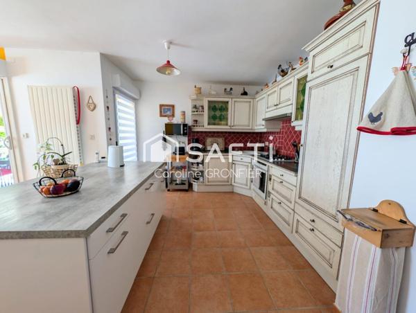 Appartement rez-de-jardin dans résidence avec piscine et court de tennis