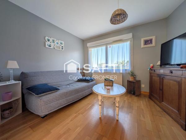 Appartement rez-de-jardin dans résidence avec piscine et court de tennis