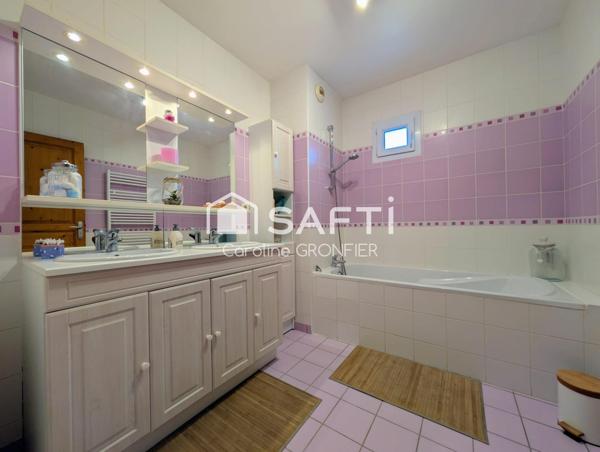 Appartement rez-de-jardin dans résidence avec piscine et court de tennis