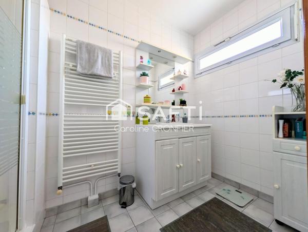 Appartement rez-de-jardin dans résidence avec piscine et court de tennis