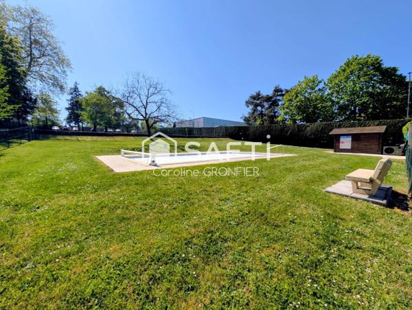 Appartement rez-de-jardin dans résidence avec piscine et court de tennis