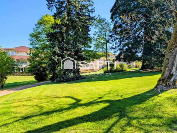 Appartement rez-de-jardin dans résidence avec piscine et court de tennis