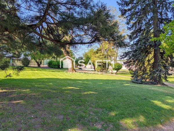 Appartement rez-de-jardin dans résidence avec piscine et court de tennis