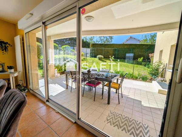 Appartement rez-de-jardin dans résidence avec piscine et court de tennis