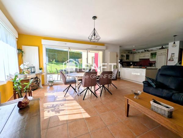 Appartement rez-de-jardin dans résidence avec piscine et court de tennis