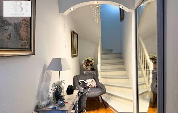 maison de ville avec jardinet en plein centre ville