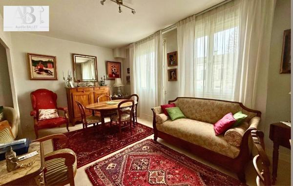 maison de ville avec jardinet en plein centre ville