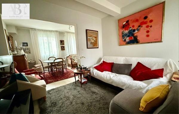 maison de ville avec jardinet en plein centre ville