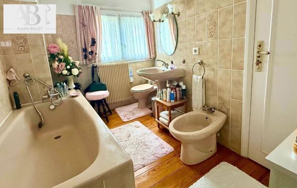 maison de ville avec jardinet en plein centre ville