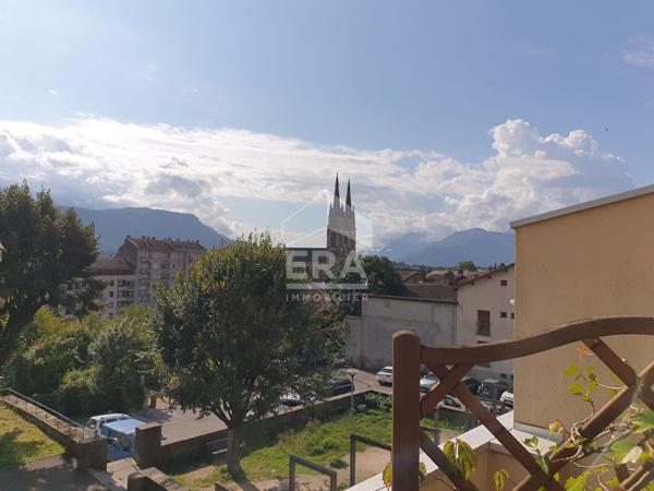 Voiron Bel Appartement T4  de 96m² avec Terrasse de 61m² et vue montagnes