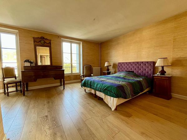 Maison à vendre en plein centre-ville de L'Isle-Adam - 5 chambres et dépendance de 55 m²