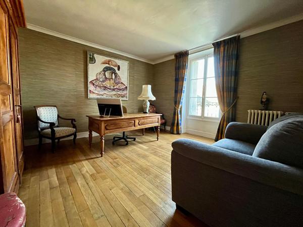 Maison à vendre en plein centre-ville de L'Isle-Adam - 5 chambres et dépendance de 55 m²