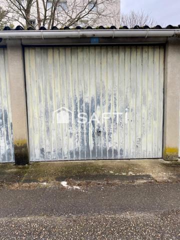 Box fermé ! Pour véhicule ou stockage !!