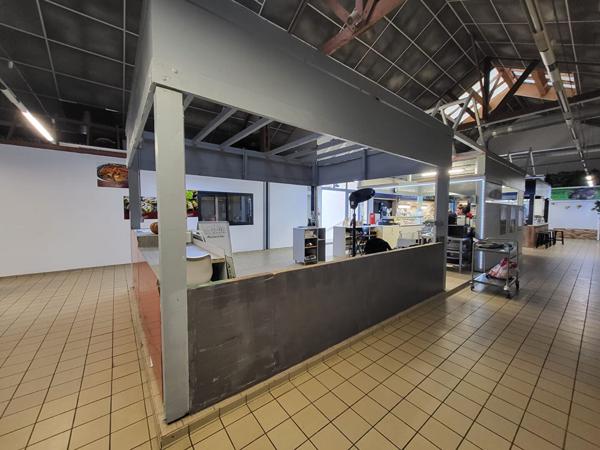 Local commercial dans les halles Carquefou 20 m2