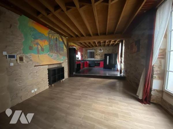 Maison à vendre à Vitré : à seulement 7 minutes à pieds de la gare, maison d'environ 110 m² qui...