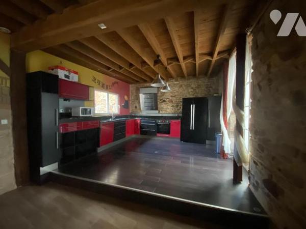 Maison à vendre à Vitré : à seulement 7 minutes à pieds de la gare, maison d'environ 110 m² qui...