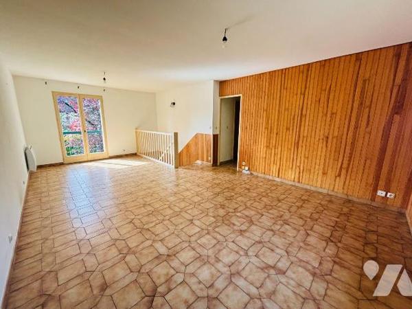 NOUVEAUTE ! A vendre en EXCLUSIVITE chez Trente-Cinq Notaires ! 

Sur la commune de Saint-Erb...
