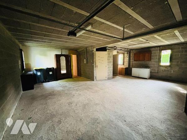 NOUVEAUTE ! A vendre en EXCLUSIVITE chez Trente-Cinq Notaires ! 

Sur la commune de Saint-Erb...