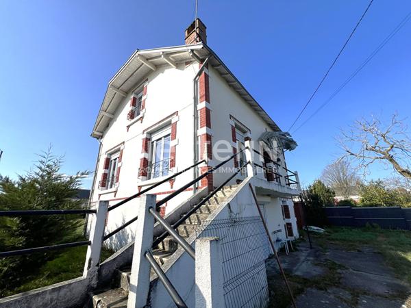 MAISON DES ANNÉES 30 3 CHAMBRES À VENDRE AU COEUR DE POULAINES À DEUX PAS DES COMMERCES (INDRE 36)