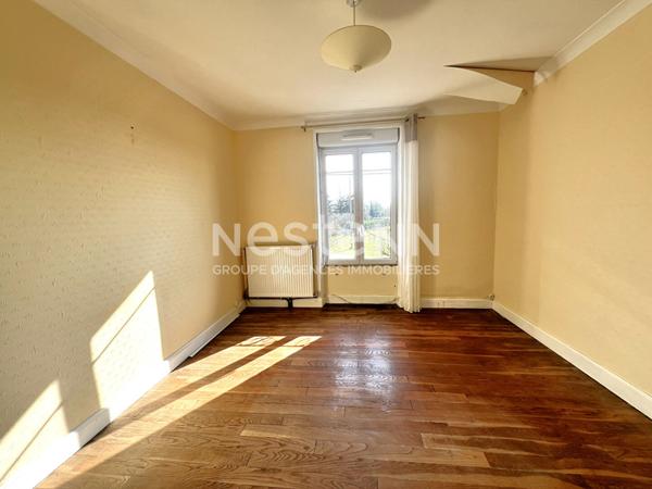 MAISON DES ANNÉES 30 3 CHAMBRES À VENDRE AU COEUR DE POULAINES À DEUX PAS DES COMMERCES (INDRE 36)