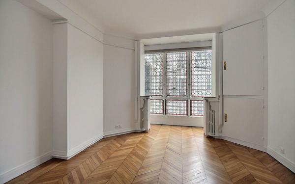 Appartement à louer    5 pièces • 150 m2 Paris 6