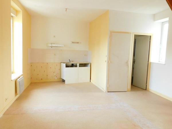 Immeuble à vendre ERNEE (53)