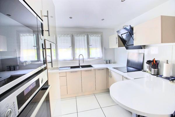 NESTENN#VENISSIEUX #SECTEUR PLATEAU#T3#70M²#BALCON#COMMERCES#TRAMWAY#BUS#