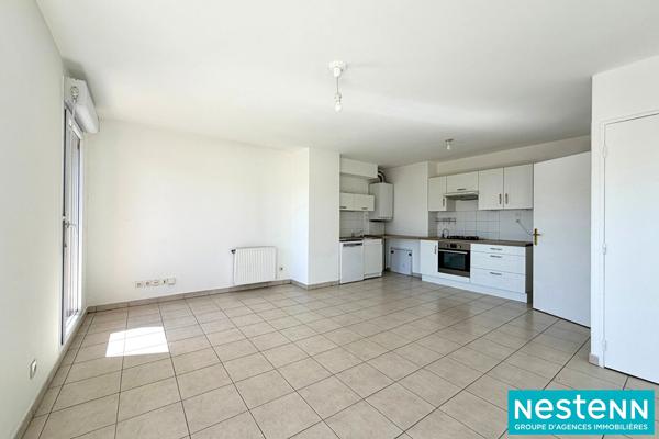 Appartement Meyzieu 3 pièces 66.42 m2 Proche Tram - Résidence calme avec piscine, garage, cave et parking
