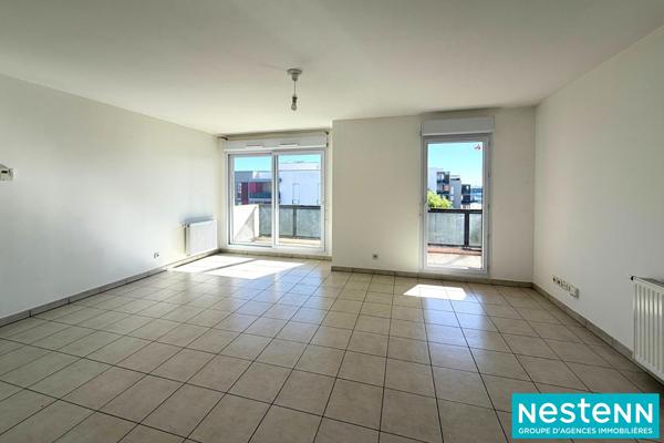 Appartement Meyzieu 3 pièces 66.42 m2 Proche Tram - Résidence calme avec piscine, garage, cave et parking