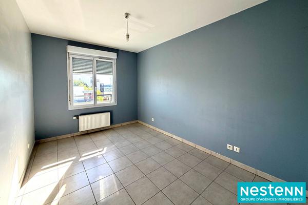 Appartement Meyzieu 3 pièces 66.42 m2 Proche Tram - Résidence calme avec piscine, garage, cave et parking