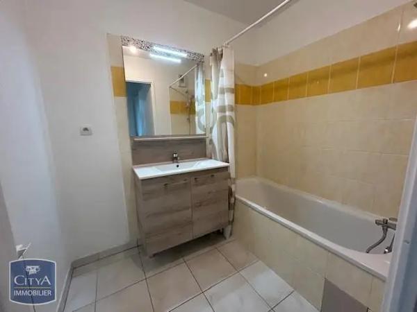 Appartement à louer 2 pièces 55.8m²