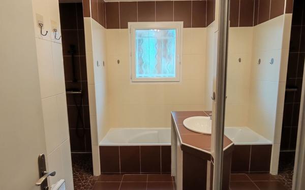 Maison à vendre    4 pièces •  Saint-Pierre-du-Mont