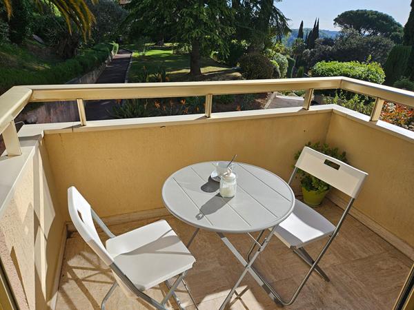 Appartement Grasse 2 pièces 36.66 m2, piscine et tennis