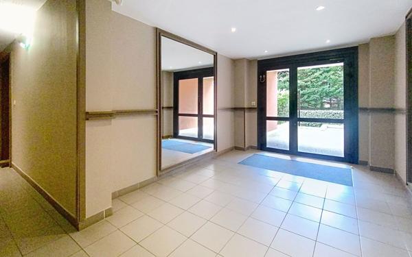 Appartement à vendre    2 pièces • 4 058 m2 Avignon