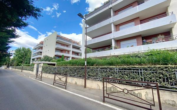 Appartement à vendre    2 pièces • 4 058 m2 Avignon