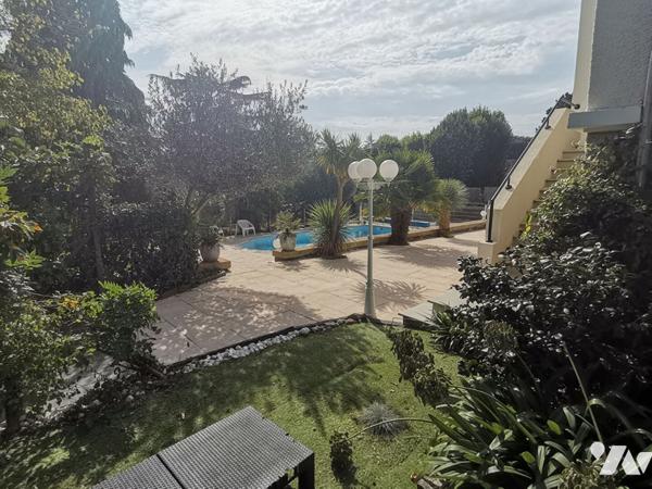 MONTFORT SUR MEU - au coeur de ville, maison de 175 m² avec piscine