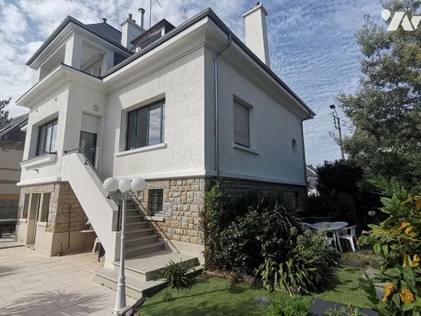 MONTFORT SUR MEU - au coeur de ville, maison de 175 m² avec piscine