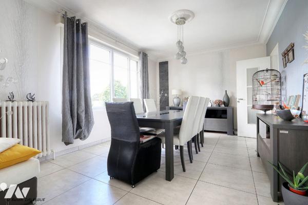 MONTFORT SUR MEU - au coeur de ville, maison de 175 m² avec piscine